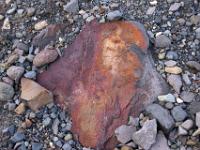 Eisenhaltige Felsplatte im Gletschergeröll - Skaftafell NP